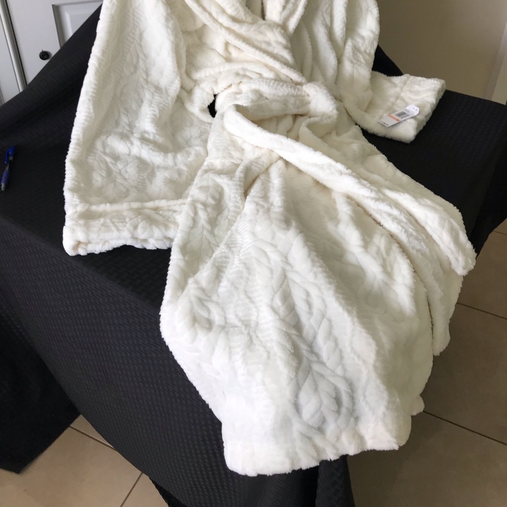 The softest, most plush robe ever!!!  BRAND NEW!!!